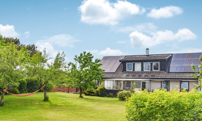 Beddingestrand House | Relax in this beautiful house on large plot with sea view.