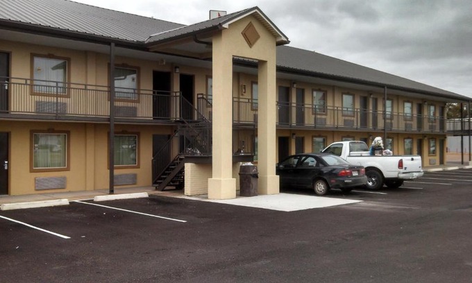 Shell Lake Hotel | Relax Inn Heth