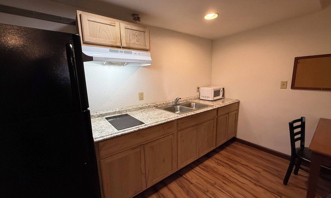 Mattoon Hotel | Relax Inn & Suites