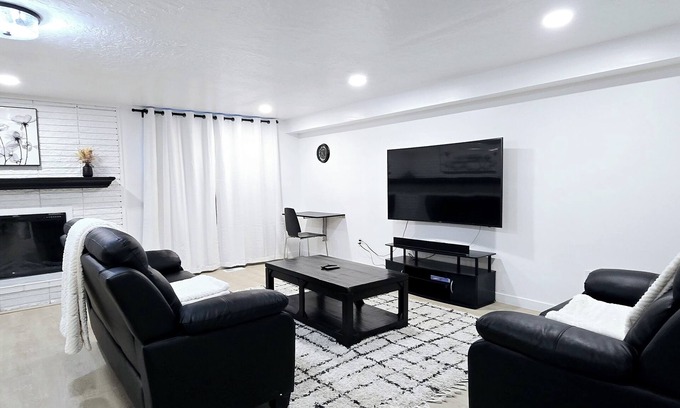 West Valley City House | Relax Oasis @ SLC near Airport Downtown Ski Hike