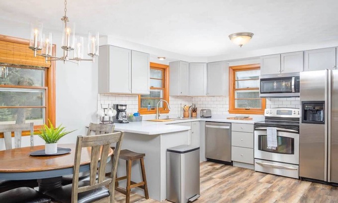 Appleton House | 𝐑𝐞𝐥𝐚𝐱 𝐨𝐧 𝐑𝐨𝐠𝐞𝐫𝐬 - 3 bedroom, 2 bath