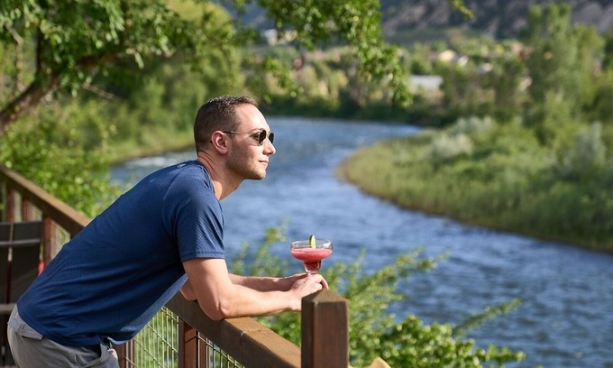 Glenwood Springs House | Relax on the River, Prvte Access to Fishing, Raft&Pddleboard, Hot Tub, Movie Rm!