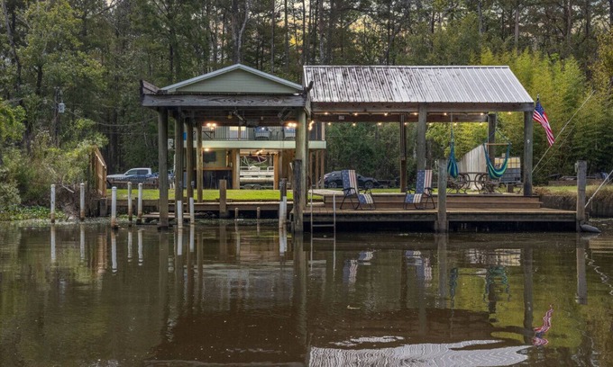 Maurepas House | Relax on the River - Waterfront Property