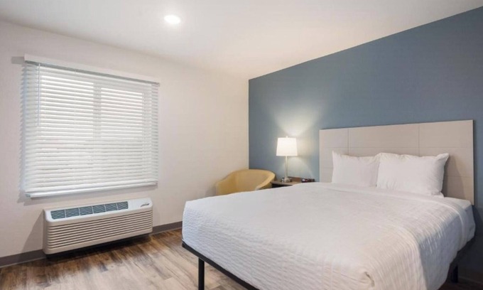 Austin Hotel | Relax & Recharge in 2 Queen Room, Full Kitchen & Free Parking Near Downtown