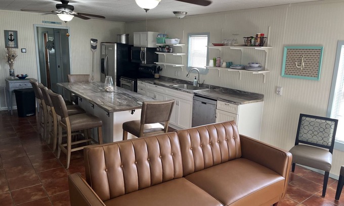 Port Lavaca House | Relax, Refresh, and Renew at Cast Away Cottage