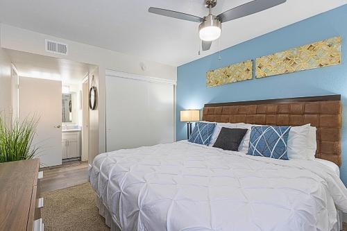Paradise Valley Village Apartment | Relax & Splash - King Beds - Parking-Self Check In- C254