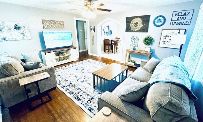Nederland House | Relax & Unwind in 2BR 1BA Home in Quiet Neighborhood