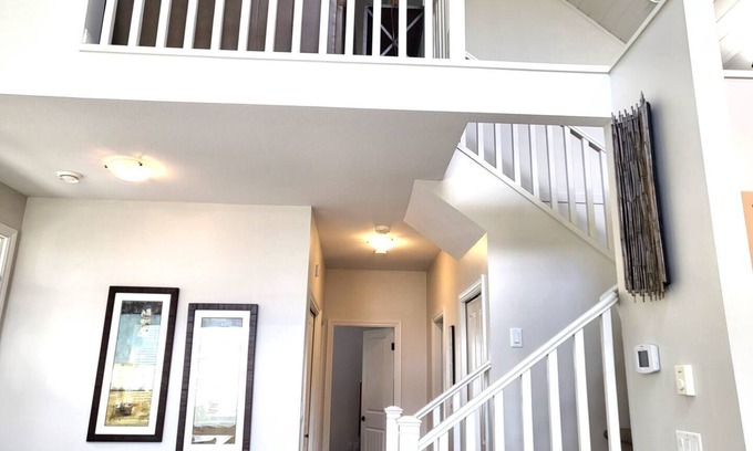 Okanagan-Similkameen House | Relax & Unwind in a Stunning 3-Bedroom Cottage near the Pool & Beach
