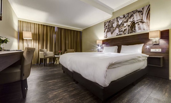 Municipality of 's-Hertogenbosch Hotel | Relax with Lake Views and Visit Jheronimus Bosch Art Center Nearby!