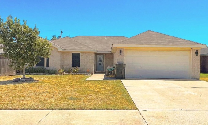 Killeen House | Relax with your family in this peaceful home located 5 minutes from Ft. Cavazos