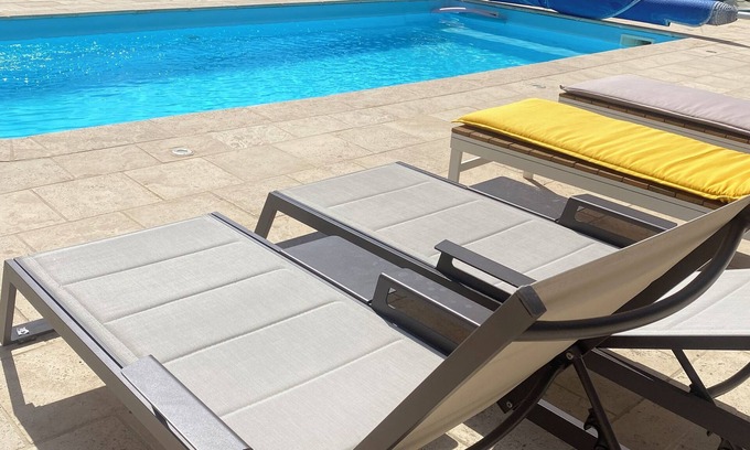 Carros Apartment | Relaxation in Villa with swimming pool, NICE 15 min away