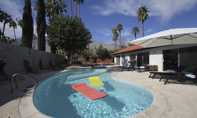 Sonora Sunrise House | Relaxation, Mountain Views, ECO upgrades, Design, Saltwater Pool/Spa!