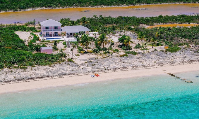 William's Town House | Relaxation, Seclusion and Luxury - all beachfront and poolside
