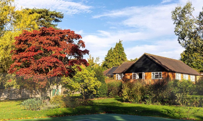 Yalding Cottage | Relaxed Family Cottage with Gardens, Tennis & Space for Kids to Unwind