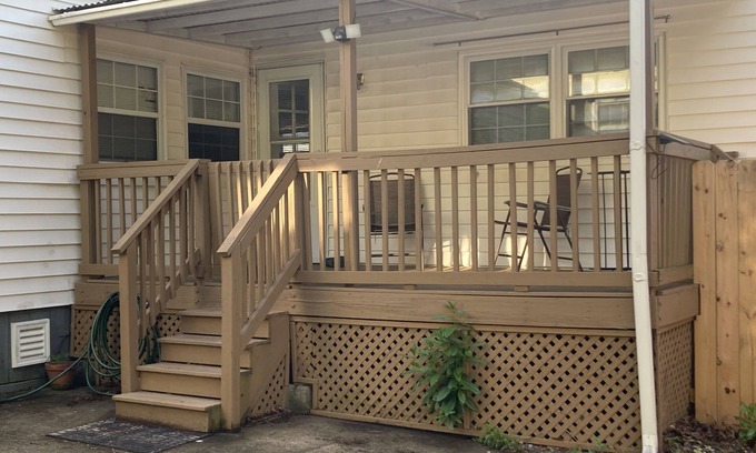 Lexington House | Relaxed summer home near UK and Hospitals