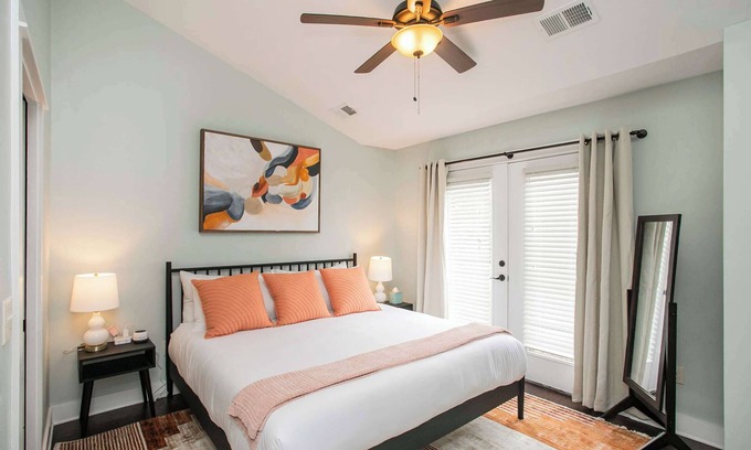 Inglewood House | Relaxing 2 BD/2.5 BA Nash Home