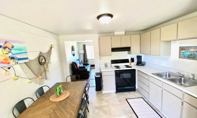 Orangeville House | Relaxing 2 Bdrm Coastal Cottage near Joe's Valley
