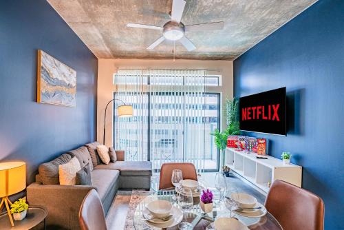 Evans Churchill Apartment | Relaxing 2BD - Central Downtown - Gym, Pool, Parking