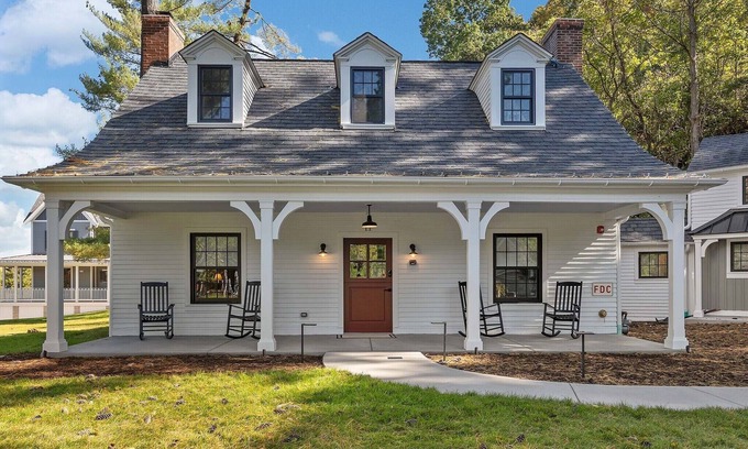 Saint Albans House | Relaxing 3 bedroom/2 Bath - Lake View - Great for Families/Golf/Corporate
