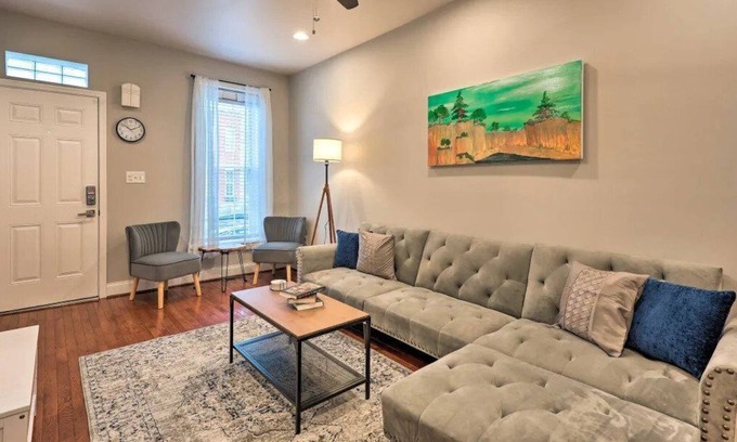 Locust Point House | Relaxing 3 Bedroom Rowhome w/ Roof Deck & Park Pad