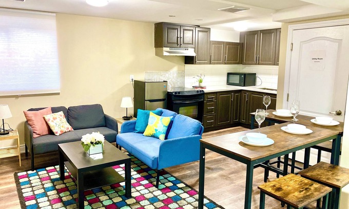Erin Mills Apartment | Relaxing 3 BR Basement Residence