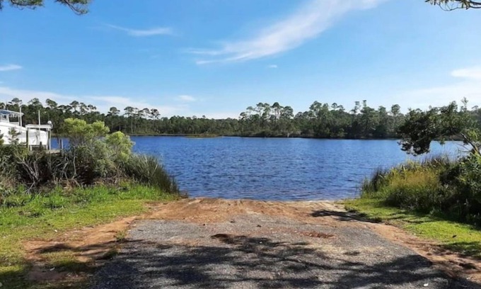 Pensacola House | Relaxing 3 BR home close to Water, NAS, Perdido