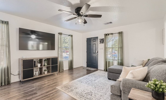 West San Antonio House | Relaxing 3BR Retreat Lackland BMT Riverwalk