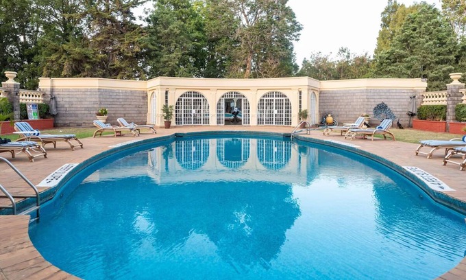 Limuru House | Relaxing and Elegant Getaway in Grand Kenyan Presidential Suite | Free Parking