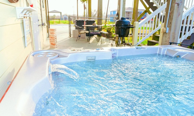 Crystal Beach House | ☀️ Relaxing Beach Getaway ☀️ Crystal Beach 🔥HOT tub 🏖️