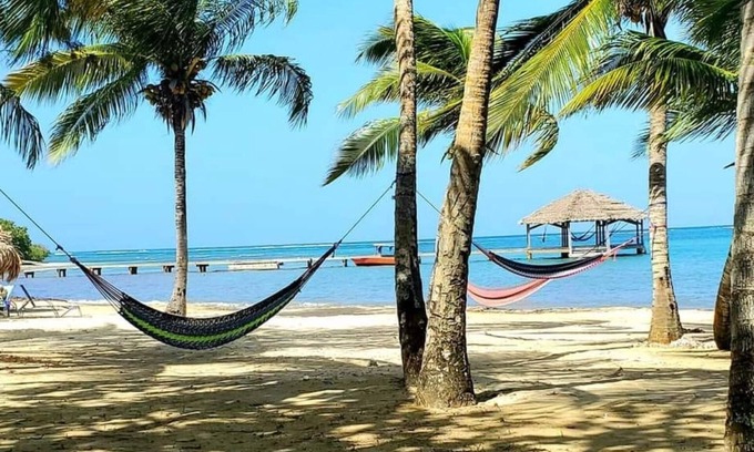 Palmetto Bay House | Relaxing Beachfront Bungalow, Best Sunsets, Pristine Reefs = Perfect Vacation