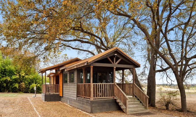 Staples Cabin | Relaxing Cabin near the San Marcos River!