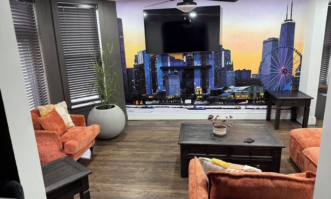 Chicago Condo | Relaxing Chicago Vibe - Minutes away from major attractions