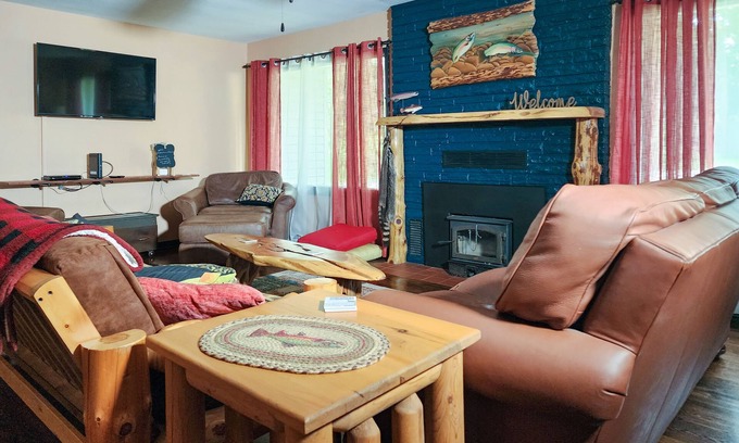 Cotter House | Relaxing cottage w/firepit, grill, private deck & cable blocks from white river