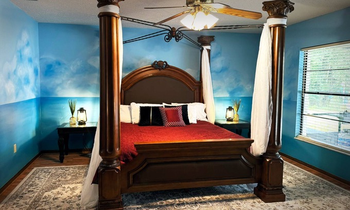 Fish Hawk Other | Relaxing Country Farmhouse with Hot Tub and Goats Sleeps 12