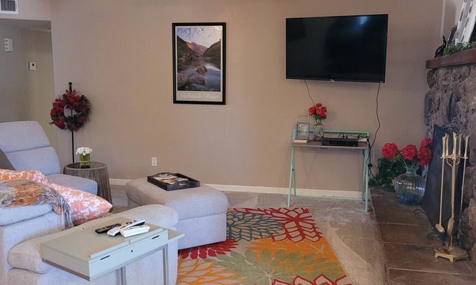 Peoria House | Relaxing country style home with spacious backyard in a quiet neighborhood.