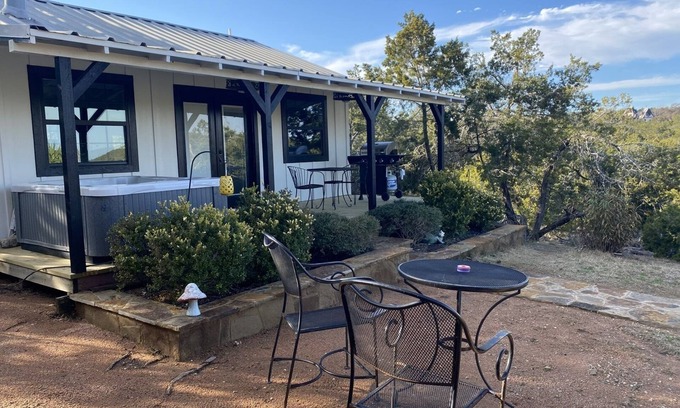 Wimberley House | Relaxing Cozy Private Cottage with Hot Tub