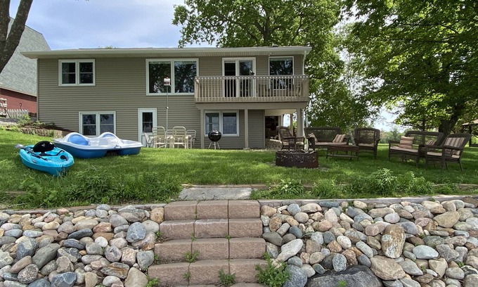 Atwater House | Relaxing Diamond Lake Vacation Home (Spicer Area)