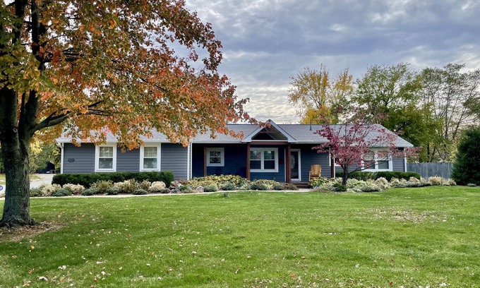 Westfield House | Relaxing family-friendly home in the country just 5 minutes from Grand Park.