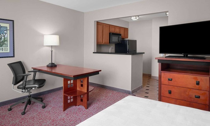 East Roseville Parkway Hotel | Relaxing Getaway! 4 Pet-Friendly Units! Close to Westfield Galleria!