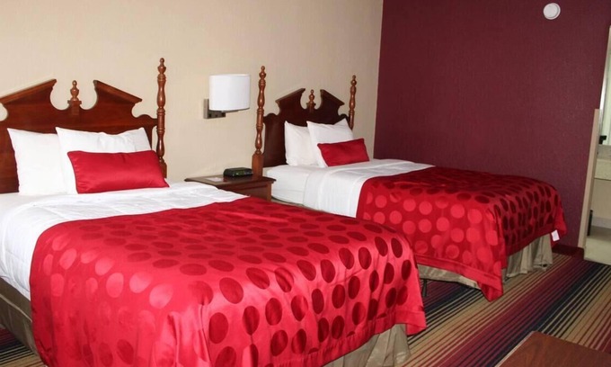 Perry House | Relaxing Getaway! Free Parking, Pool, Near Perry Area Historical Museum