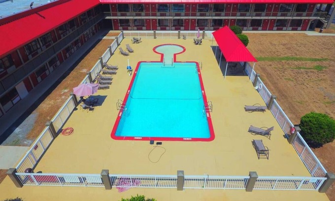 Perry House | Relaxing Getaway! Free Parking, Pool, Near Perry Area Historical Museum