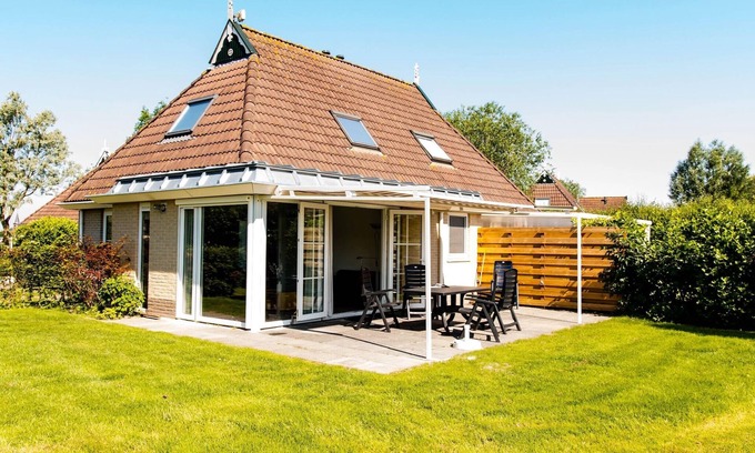 Eernewoude House | Relaxing Getaway on the Water