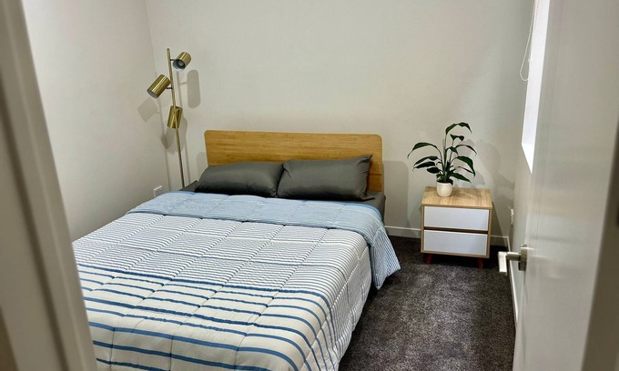 The Gardens Apartment | Relaxing Getaway One Bed Studio - Auckland Botanical Gardens