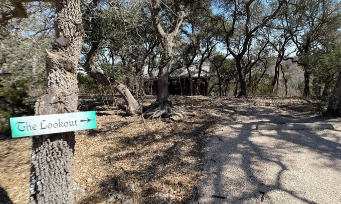 Fredericksburg Apartment | Relaxing Getaway at The Lookout Cabin, Pet Friendly