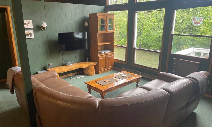 Hillside Beach Cabin | Relaxing Hillside Beach Cottage - Lake Winnipeg
