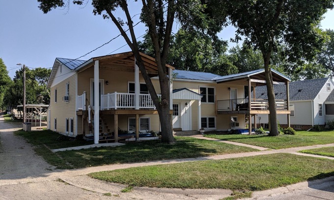 Clear Lake Apartment | Relaxing Home Away - Beach, Downtown Just 4 blocks