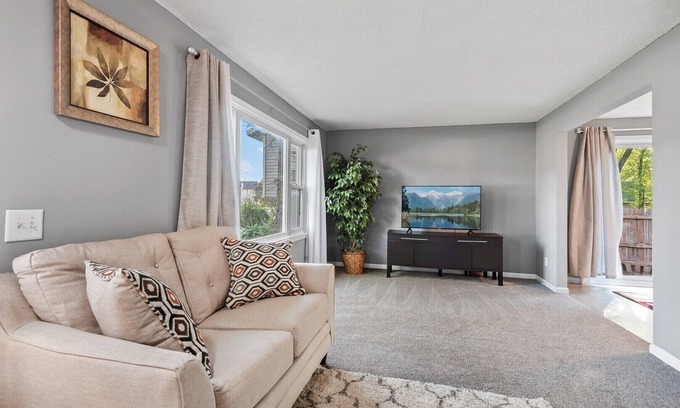 Little Canada House | Relaxing Home, Family friendly, close to Malls, 5 miles to DT St. Paul