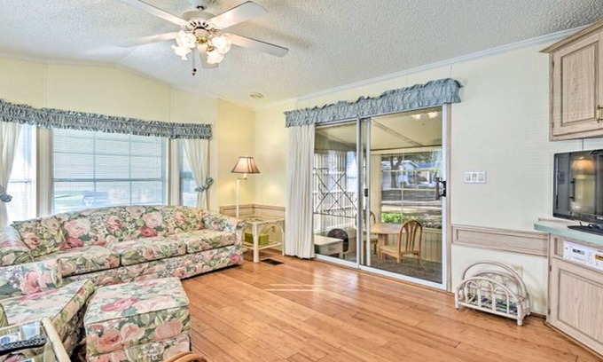Braden River House | Relaxing Home Pool Access and Screened-In Porch!