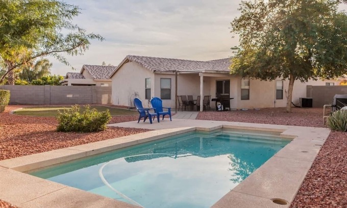 Avondale House | Relaxing house near stadium, pool heater, BBQ