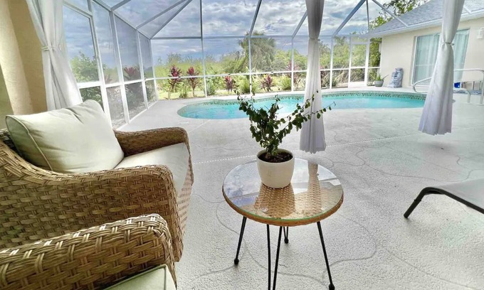 Long Meadow House | Relaxing house with private pool 15 minutes from beach